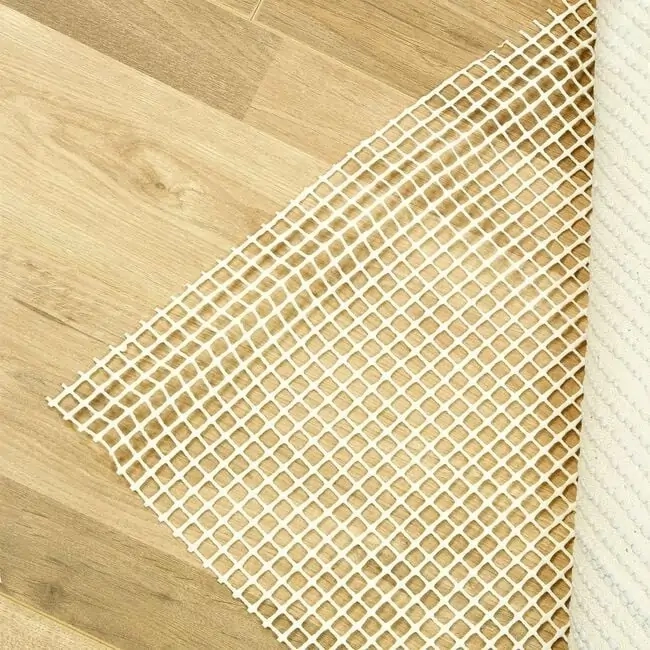 Gratis halkskyddsunderlägg. Förbättra din mattupplevelse med ett anpassat underlag, vilket garanterar säkerhet och hållbarhet.