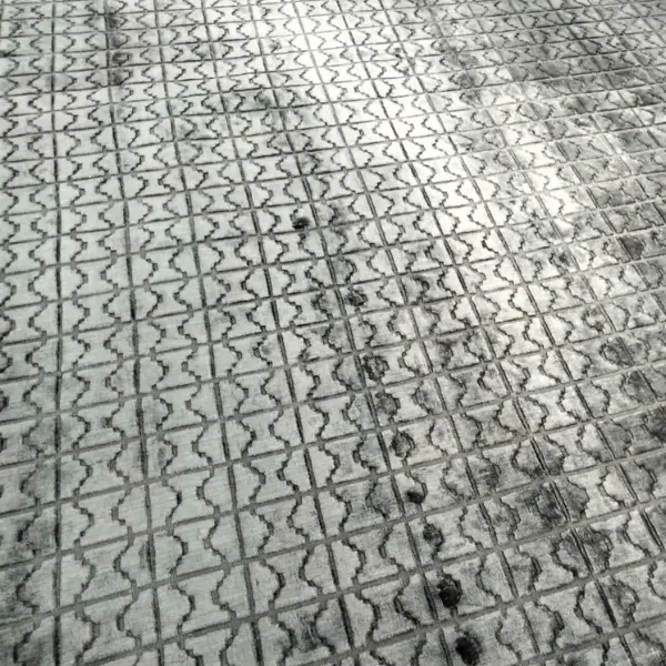 Bamboo silk rug with geometric pattern embossed