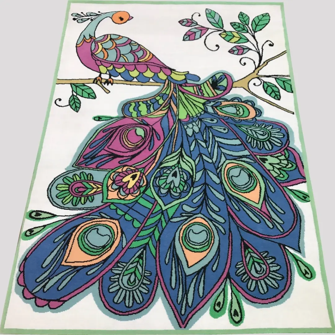 Alfombra de niña a medida con un colorido pavo real basado en su propia página para colorear