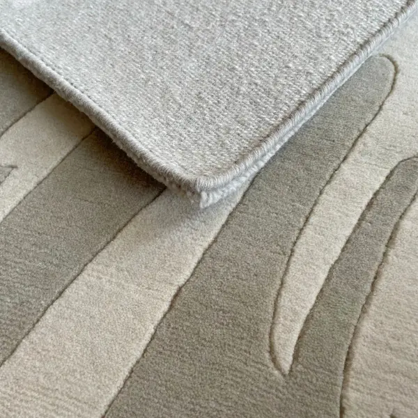 Very soft rug in pure wool, in cream and beige colours