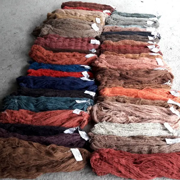 Artisanat derrière la création d'un tapis noué à la main sur mesure à partir d'un portrait dessiné à la main