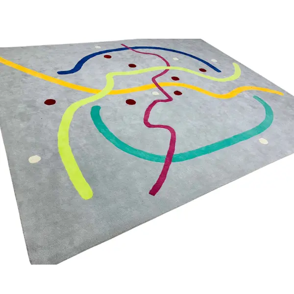 Tapis tufté à la main inspiré par le plan du métro parisien, dans un style moderne et minimaliste, dans les couleurs gris, rose, vert, jaune et turquoise.