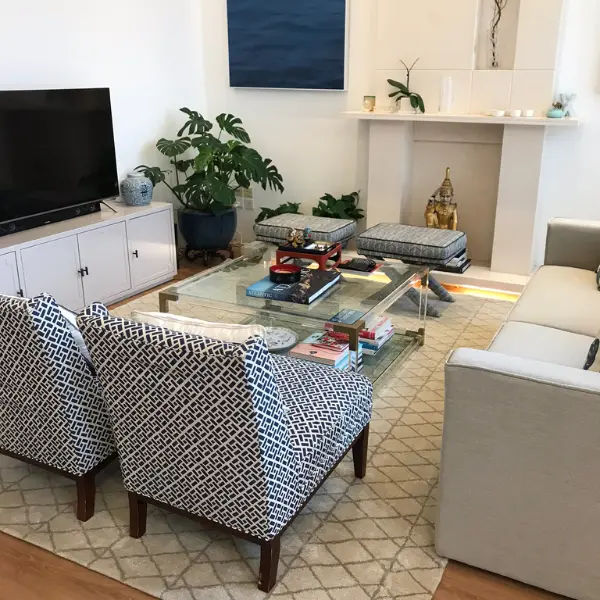 Tapis tufté main à motif géométrique beige et gris pour un salon d'inspiration asiatique