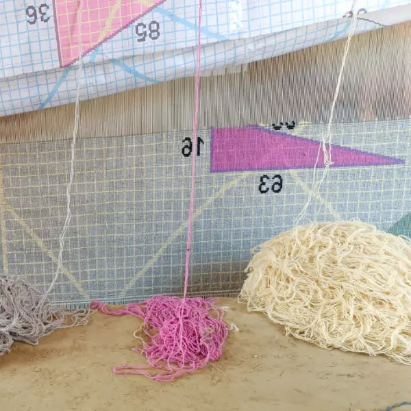 L'artisanat derrière la création du tapis le plus unique pour les mathématiciens : Tapis personnalisé sur le théorème de Pythagore